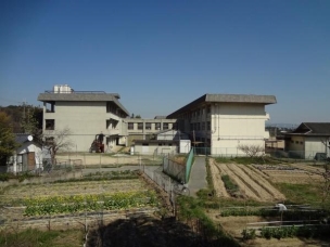 【中学校】斑鳩中学校 2088m 周辺環境