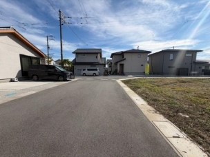 お好きなハウスメーカー・工務店にて建築可能 前面道路含む現地写真