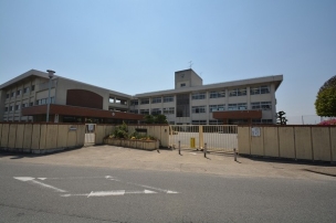【小学校】斑鳩東小学校 799m 周辺環境