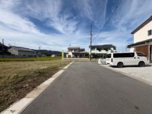 一方 東側 6m 前面道路含む現地写真