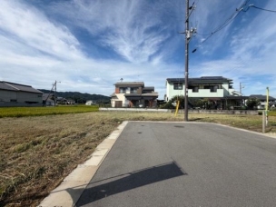 一方 東側 8m 前面道路含む現地写真
